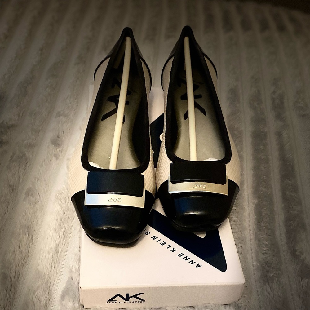 Anne Klein Akuna Ballet Flat~Black and cream size 7.5